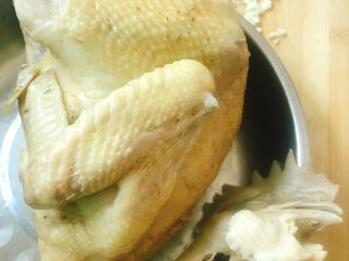 2、麻辣鸡块,捞出放凉