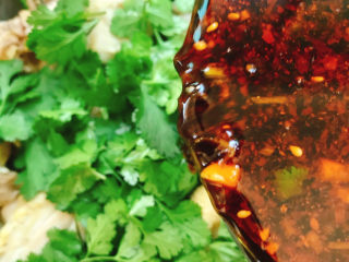 7、麻辣鸡块,淋在鸡肉上面