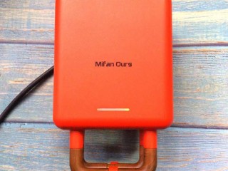 6、酸奶山楂糕华夫饼,取早餐机插电预热