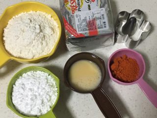 1、太阳花饼干,准备食材
