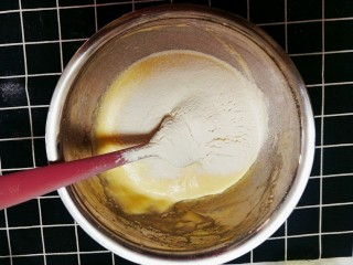 5、蛋黄饼干,第二次筛入低粉