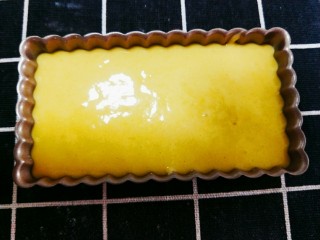 9、蛋黄饼干,多余的倒入模具做个大饼干