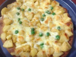 8、苹果披萨,放入预热后的烤箱内10左右分钟