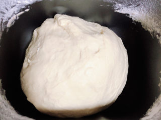 2、蓝莓芝士迷你披萨,大约15分钟，面揉好了。