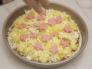 10、菠萝披萨,摆上火腿花