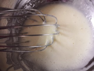 4、芝麻薄脆饼干,轻轻搅拌均匀。