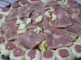 13、土豆培根披萨,在撒一层马苏里拉奶酪,