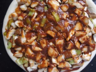 7、家常香菇披萨,在抹层披萨酱