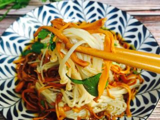 19、虫草花拌金针菇,微辣酸爽、鲜香可口