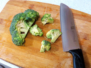 8、浓郁味香的【培根奶油炖菜】,西兰花掰成小朵