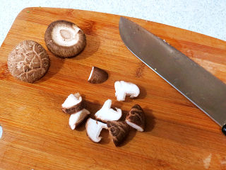 10、浓郁味香的【培根奶油炖菜】,香菇切块