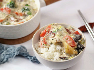 21、浓郁味香的【培根奶油炖菜】,可以配米饭当菜吃