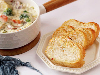 22、浓郁味香的【培根奶油炖菜】,也可以当做一道浓汤，沾法棍吃