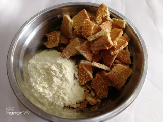 3、网红雪花酥,将奶粉也一同放入。