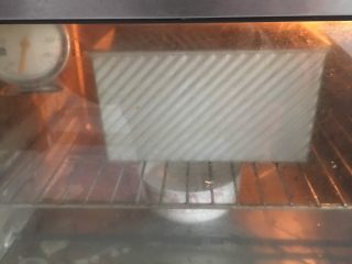 12、北海道奶油吐司,烤箱发酵功能，下面放一碗开水，中途水不热的话，要换一碗