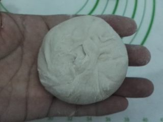 6、无油花生酱面包,像包包子一样封口捏严。