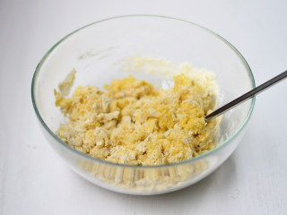 5、榴莲披萨,用筷子搅拌成絮状