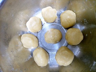 7、桃酥,分成26g左右的小挤子，可以分16个