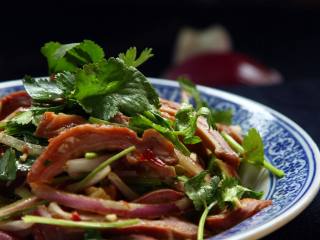 6、年味——凉拌菜圆葱拌肚丝,香辣下酒菜