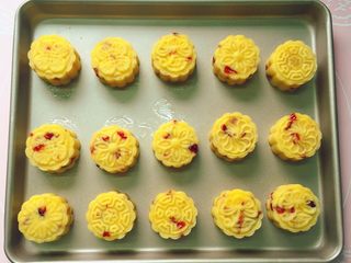 14、蔓越梅绿豆糕,我压了好几个花形,美美哒!