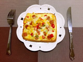 10、简易快手早餐～吐司披萨,装盘，开吃喽！