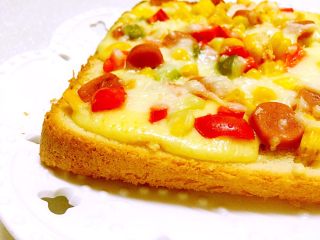 11、简易快手早餐～吐司披萨,来一个特写镜头，是不是看着很有食欲呢？