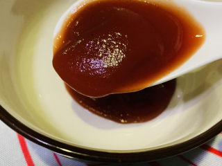 18、菠萝披萨,披萨皮涂上番茄酱