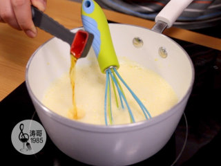 23、让世上没有难做的泡芙,期间加入纯天然香草提取精华，它可以去腥并大大提升甜品的风味