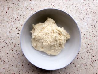 4、北方正宗老面画卷,放室温发酵到蜂窝状；