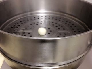 11、北方正宗老面画卷,烧开水，上锅蒸5-8分钟；