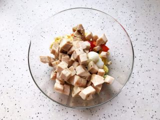 23、健康美味の鸡胸肉果蔬沙拉,鸡胸肉切丁