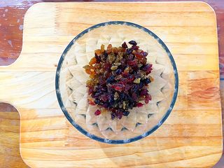 4、又香又酥的黑芝麻杂果干桃酥,全部剪好了！