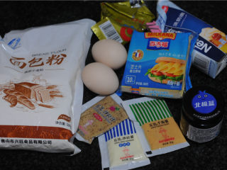 1、黄金三明治,所有的食材准备好