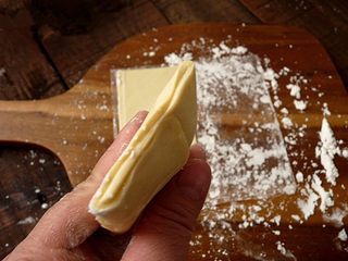 8、叉烧酥,两端稍为收合一下即可