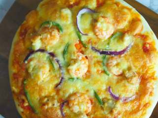 11、鲜虾鸡肉披萨,出炉