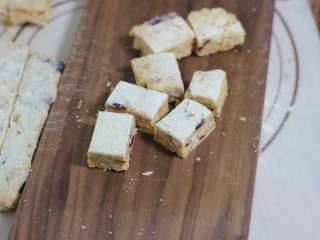 10、雪花酥,再竖刀切成大小合适的块