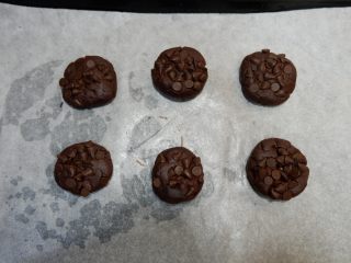 17、趣多多饼干,依次做好放入烤盘。