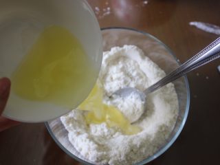 9、惊喜玫瑰马卡龙,加入1个鸡蛋白