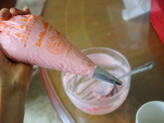 18、惊喜玫瑰马卡龙,放进袋子里