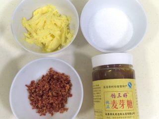 6、绿豆糕,准备好黄油、细砂糖、麦芽糖以及圣女果干，圣女果干要切碎备用。