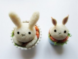 9、米菲兔杯子趣味餐,把另外一只杯子萌兔用同样方法拼出来