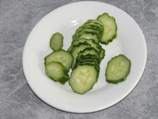 8、金枪鱼黄瓜三明治,黄瓜切片