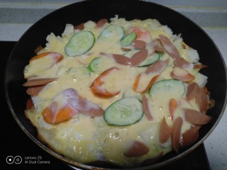 11、家常版披萨,盖盖焖至奶酪融化。