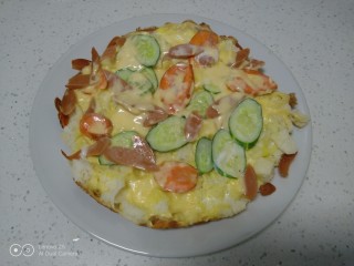 13、家常版披萨,再倒扣在盘中。