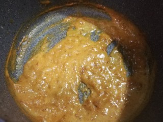 3、椰风咖喱披萨,直到咖喱被椰浆化开，关火。