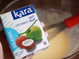 10、金沙奶黄月饼,椰浆