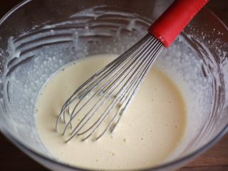 14、金沙奶黄月饼,Z字型搅拌均匀,有点面疙瘩也没关系