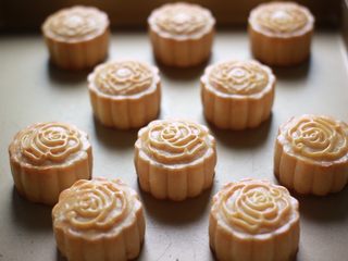 36、金沙奶黄月饼,出炉~