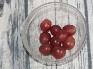 4、水果沙拉,提子几粒