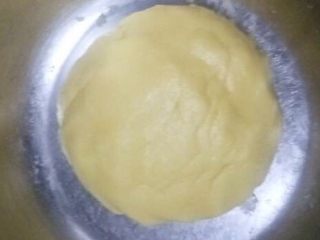 6、双色格子/棋盘饼干,用手揉成光滑的面团